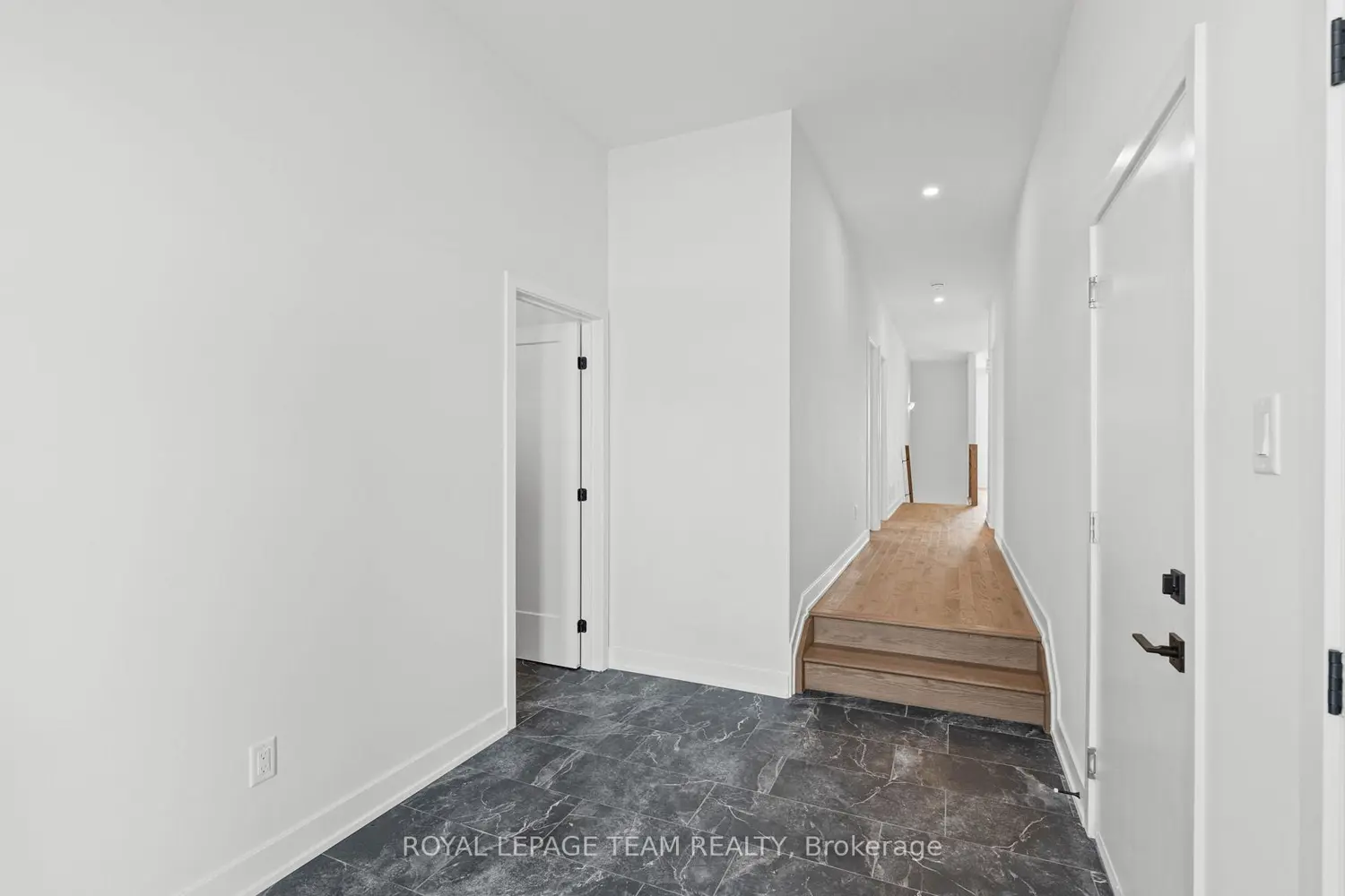 Additional image 3 of 1076 Moore Street