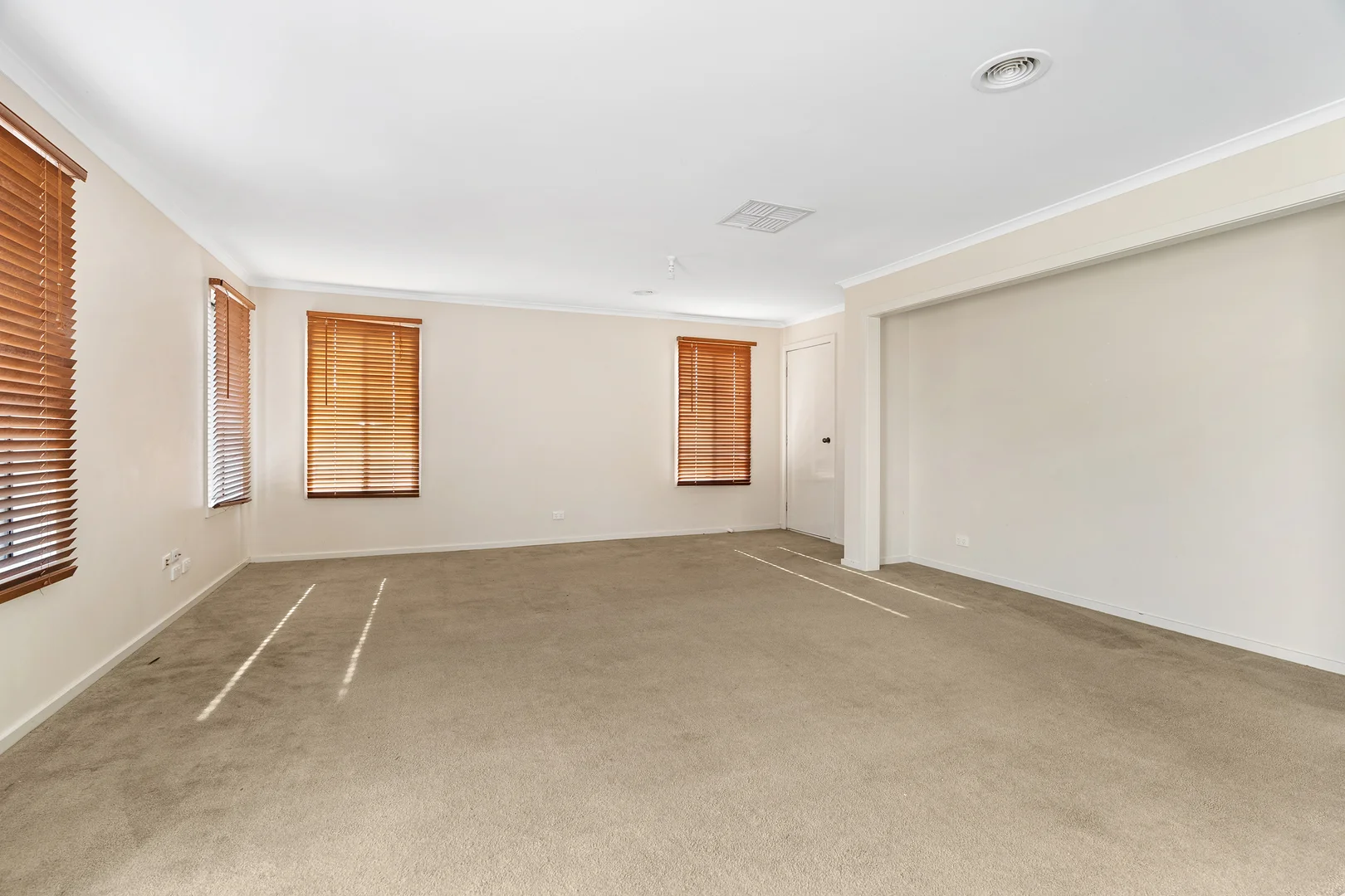 4 Baker Street, Darley VIC 3340 photo 3