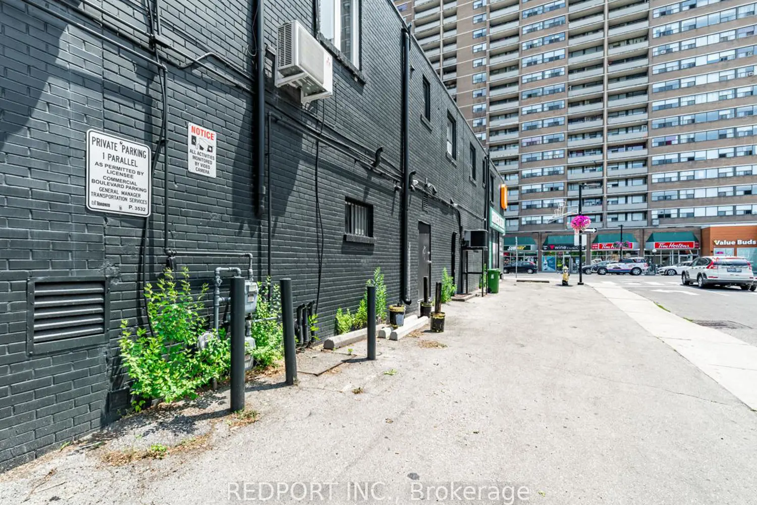 2620 Danforth Avenue photo 3