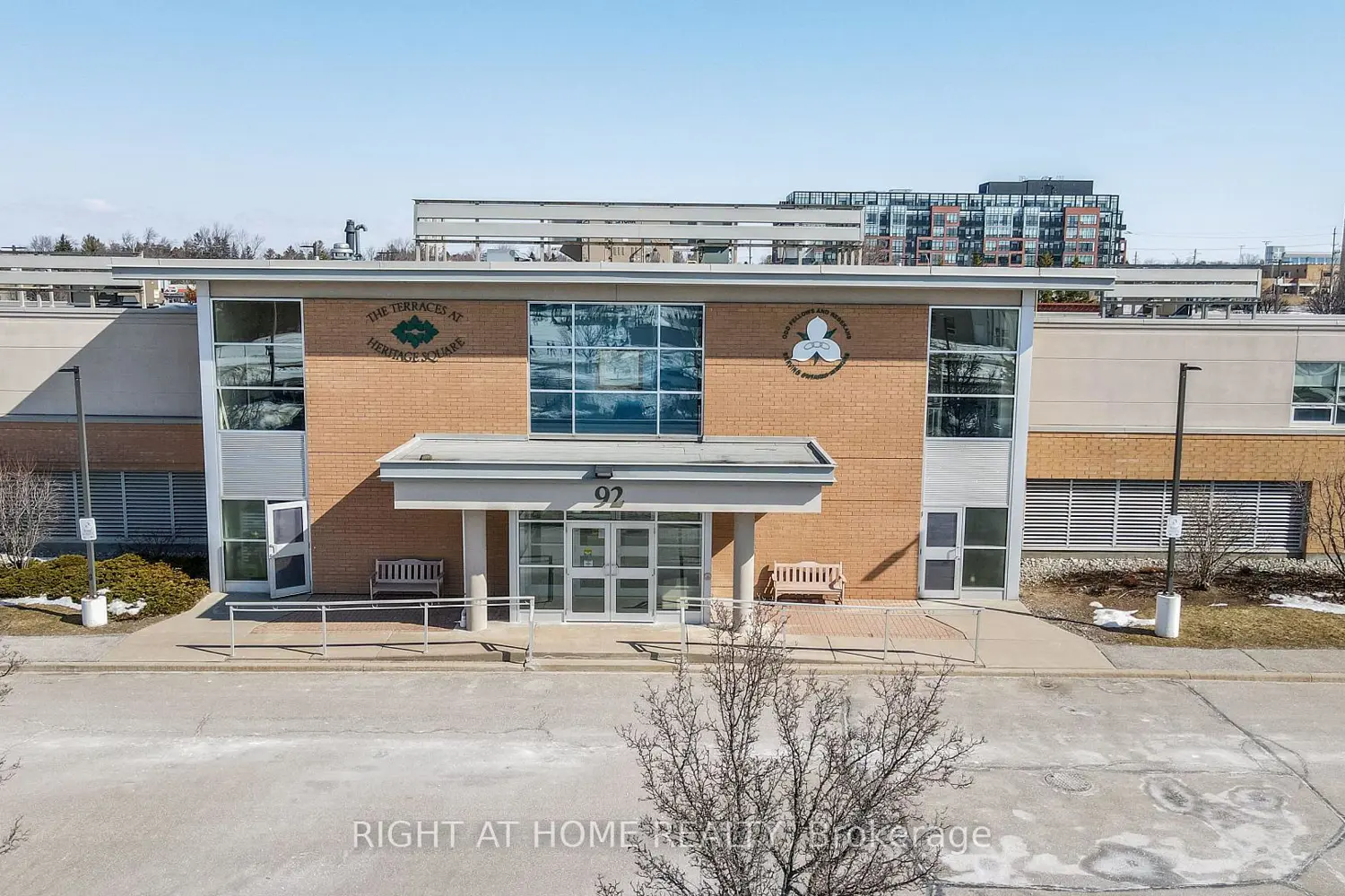 94 Dean Avenue 417