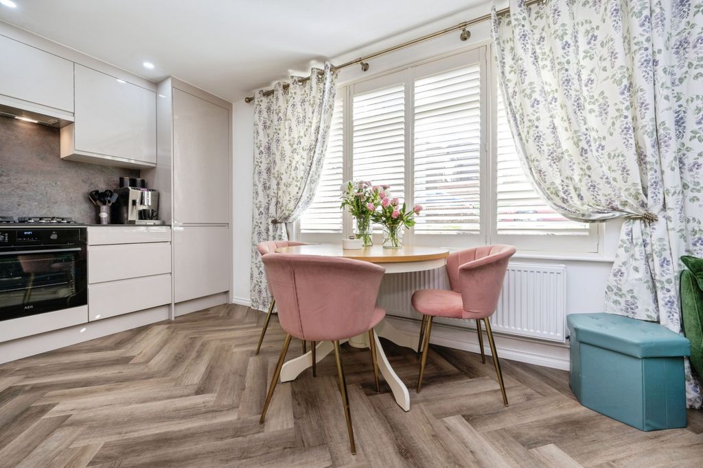 2 bed flat for saleSpoondell, Dunstable LU6 photo 3