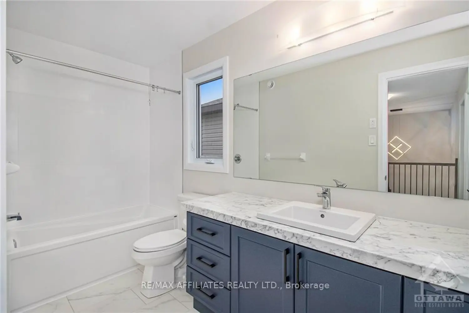 1219 Montblanc Crescent photo 2