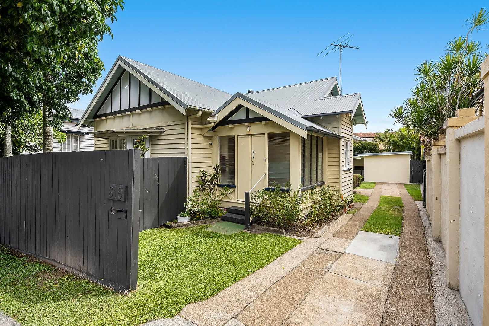 619 Fairfield Road, Yeronga QLD 4104