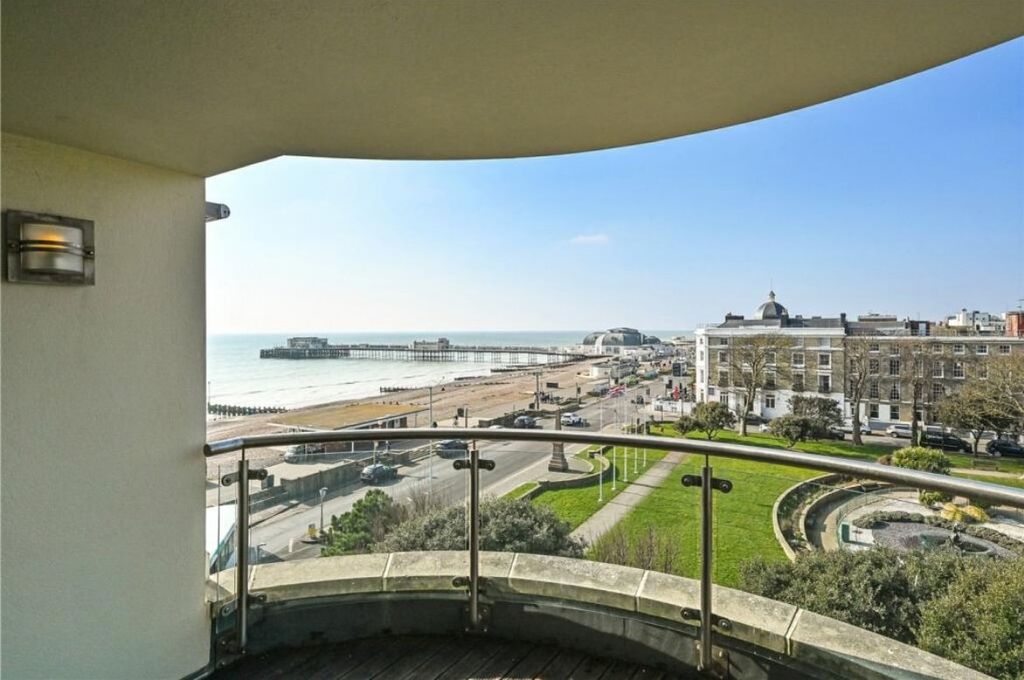 2 bed flat for saleSteyne Gardens, Worthing BN11