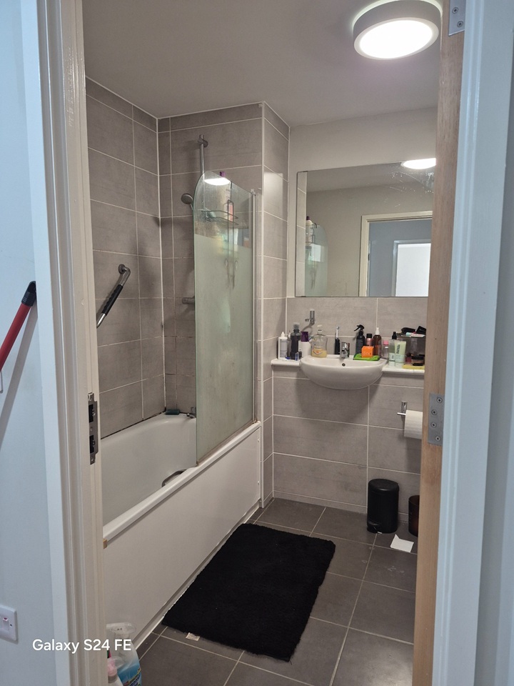 2 Bed Flat, Adelphi St, M3, N1 7GU photo 4
