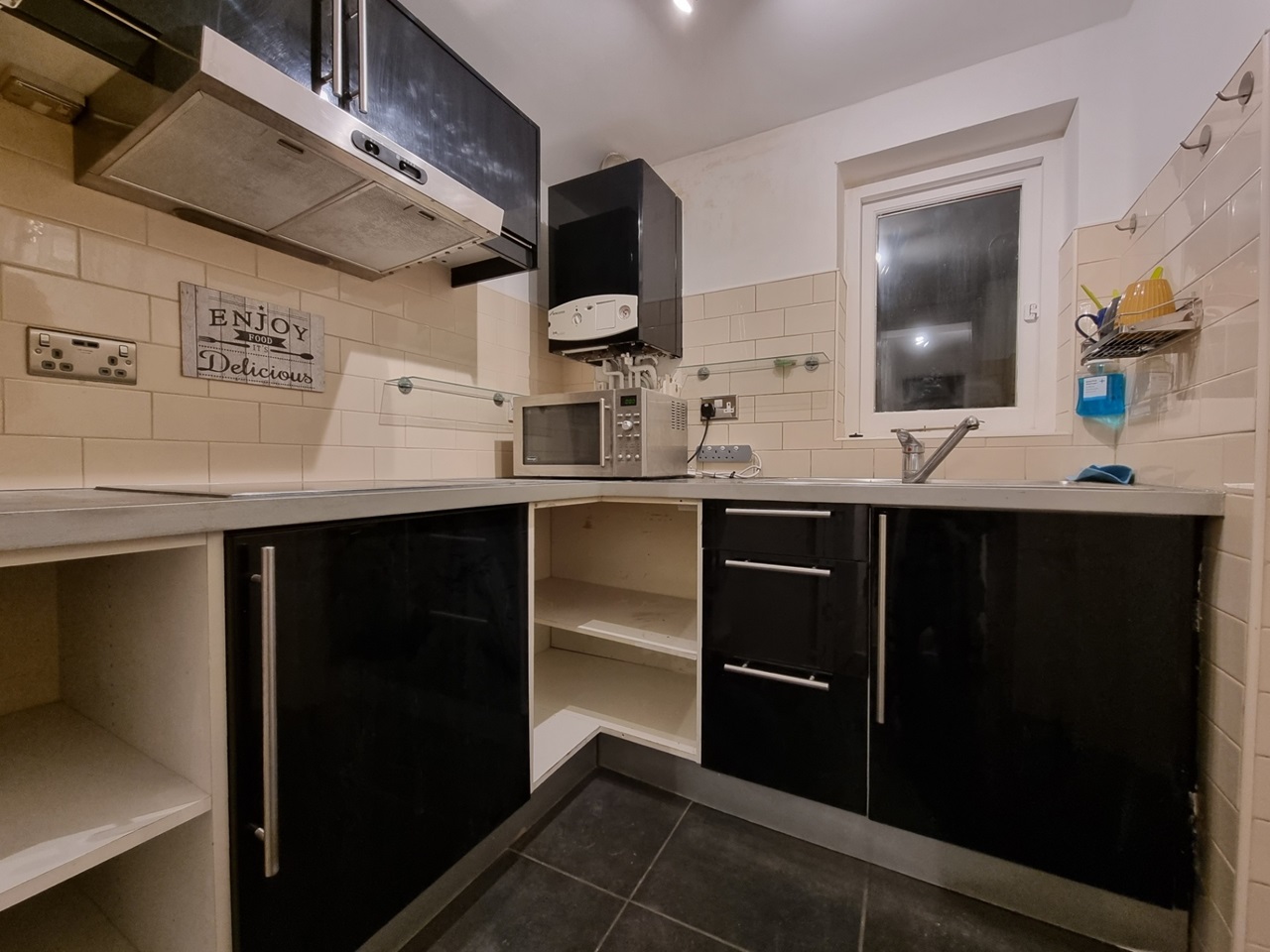 1 Bed Flat, Basement, WC1N, N1 7GU photo 5