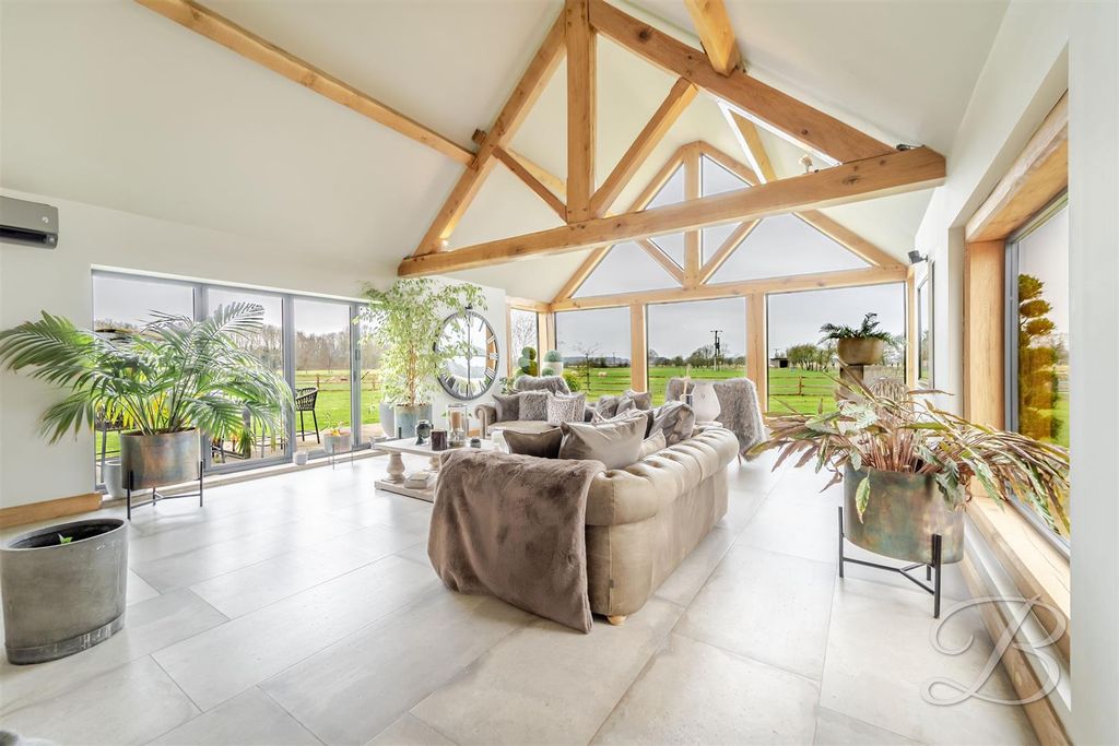 5 bed barn conversion for saleSutton, Retford DN22 photo 3