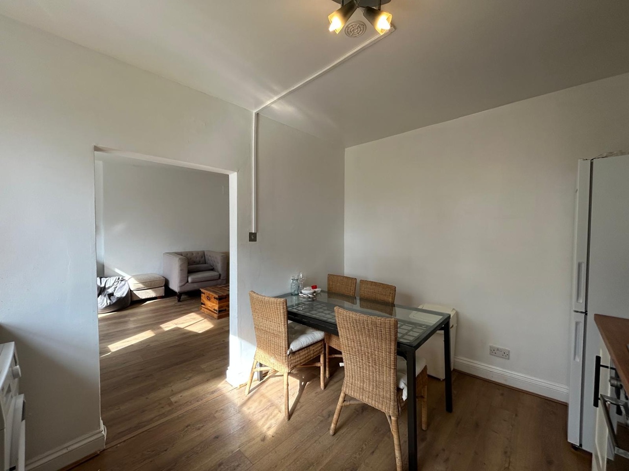 2 Bed Flat, Warwick Road, SW5, N1 7GU photo 3