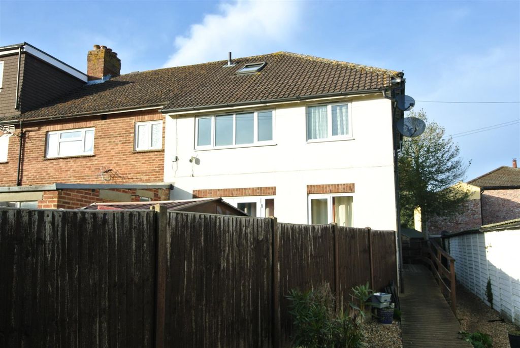 2 bed maisonette for saleBlays Close, Englefield Green, Egham TW20