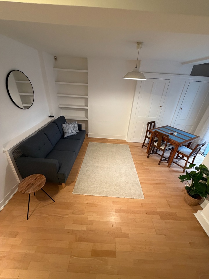 1 Bed Flat, Thorne Road, SW8, N1 7GU