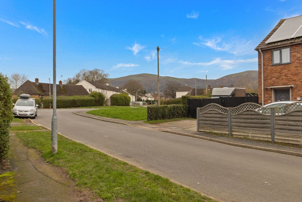 Additional image 15 of 3 bed semi-detached house for saleMoat Crescent, Malvern WR14