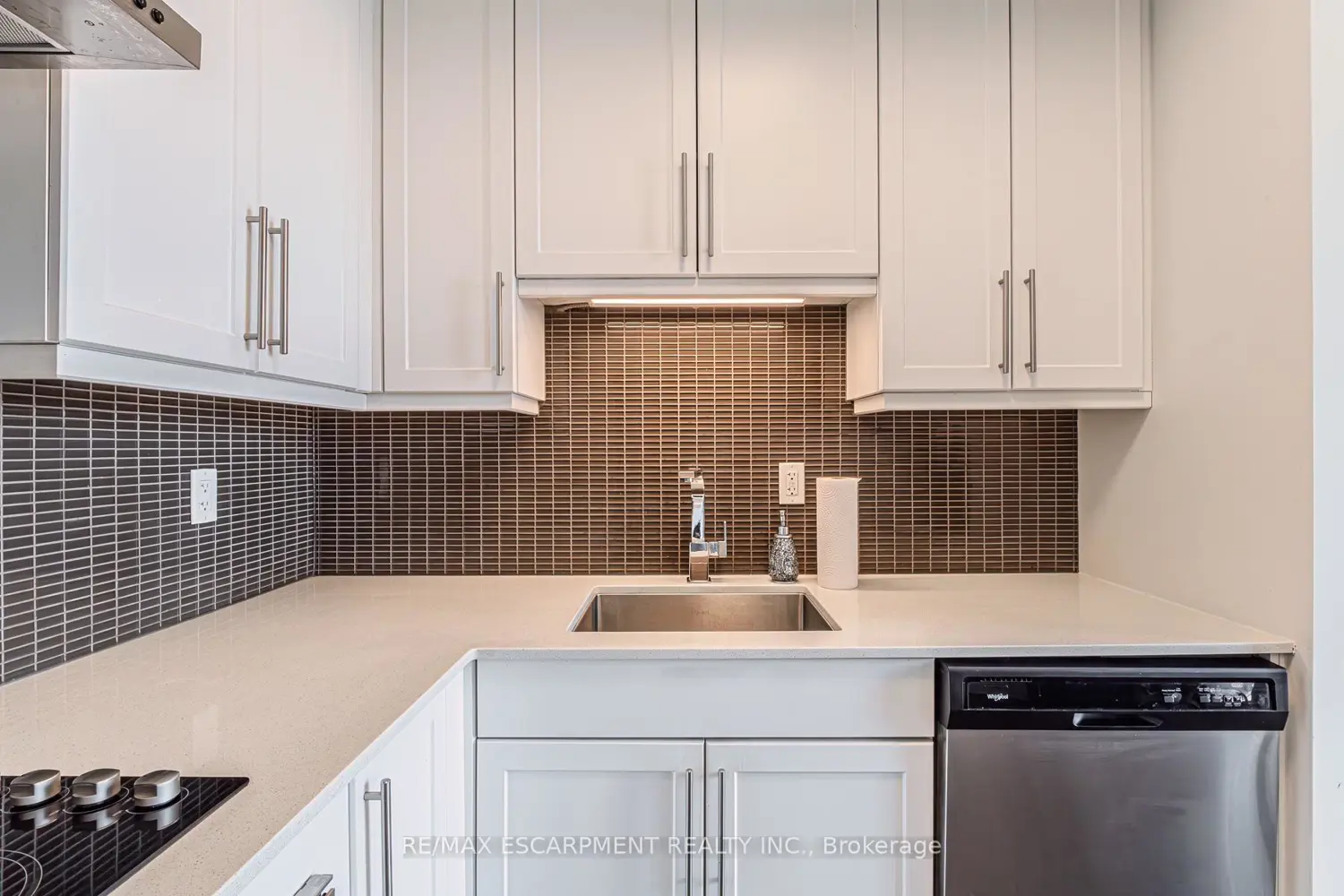 2093 Fairview Street 809 photo 4