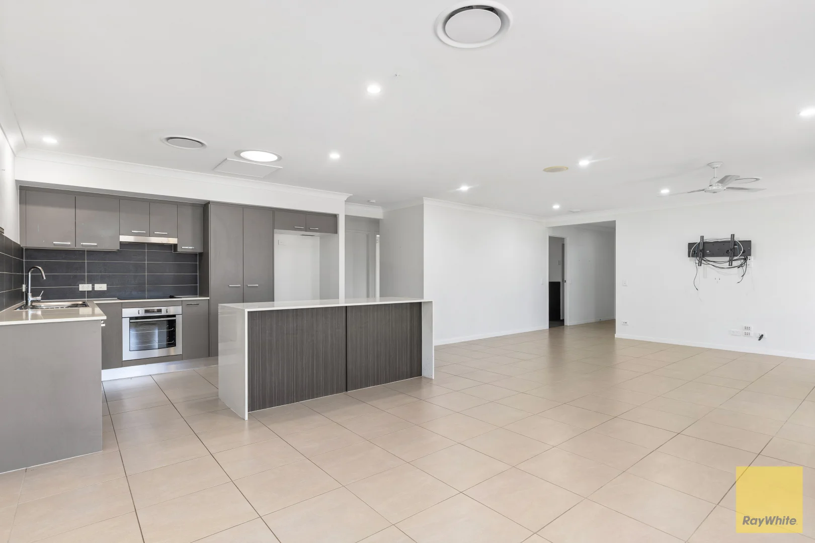 13 Canterbury Road, Emerald QLD 4720 photo 3