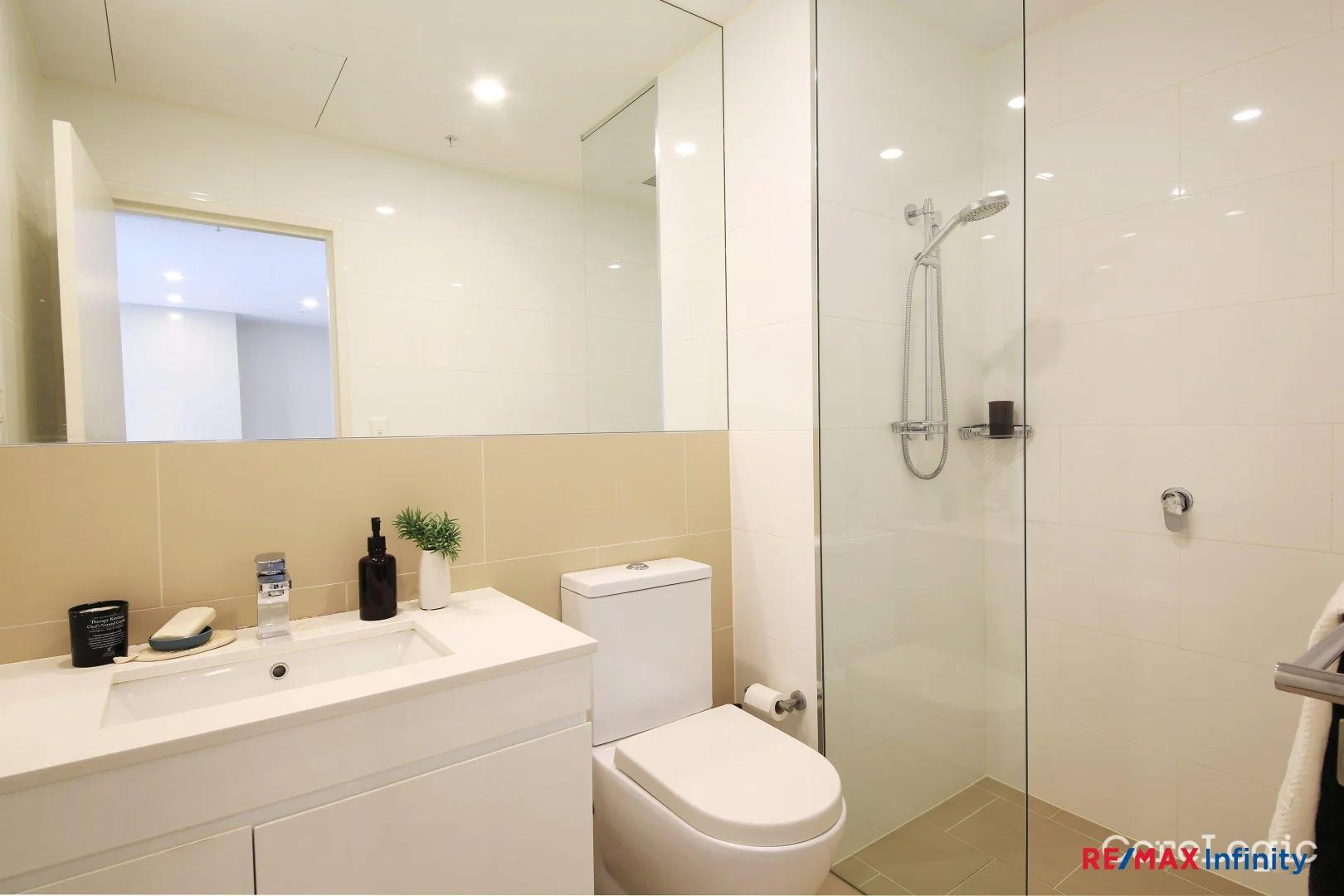 Additional image 2 of 809/2 Discovery Point Pl, Wolli Creek NSW 2205