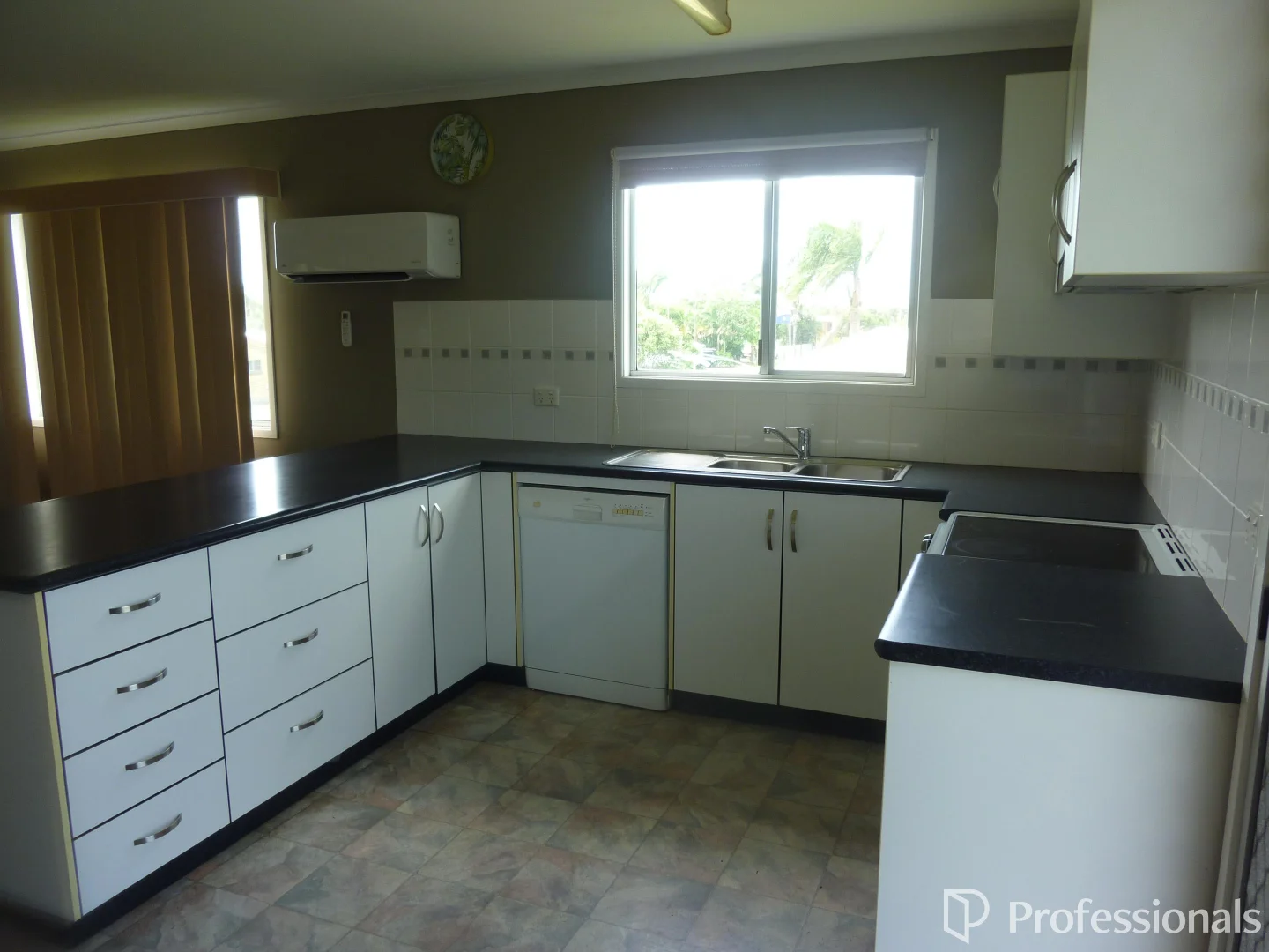 Additional image 2 of 12 Nicklin Drive, Beaconsfield QLD 4740