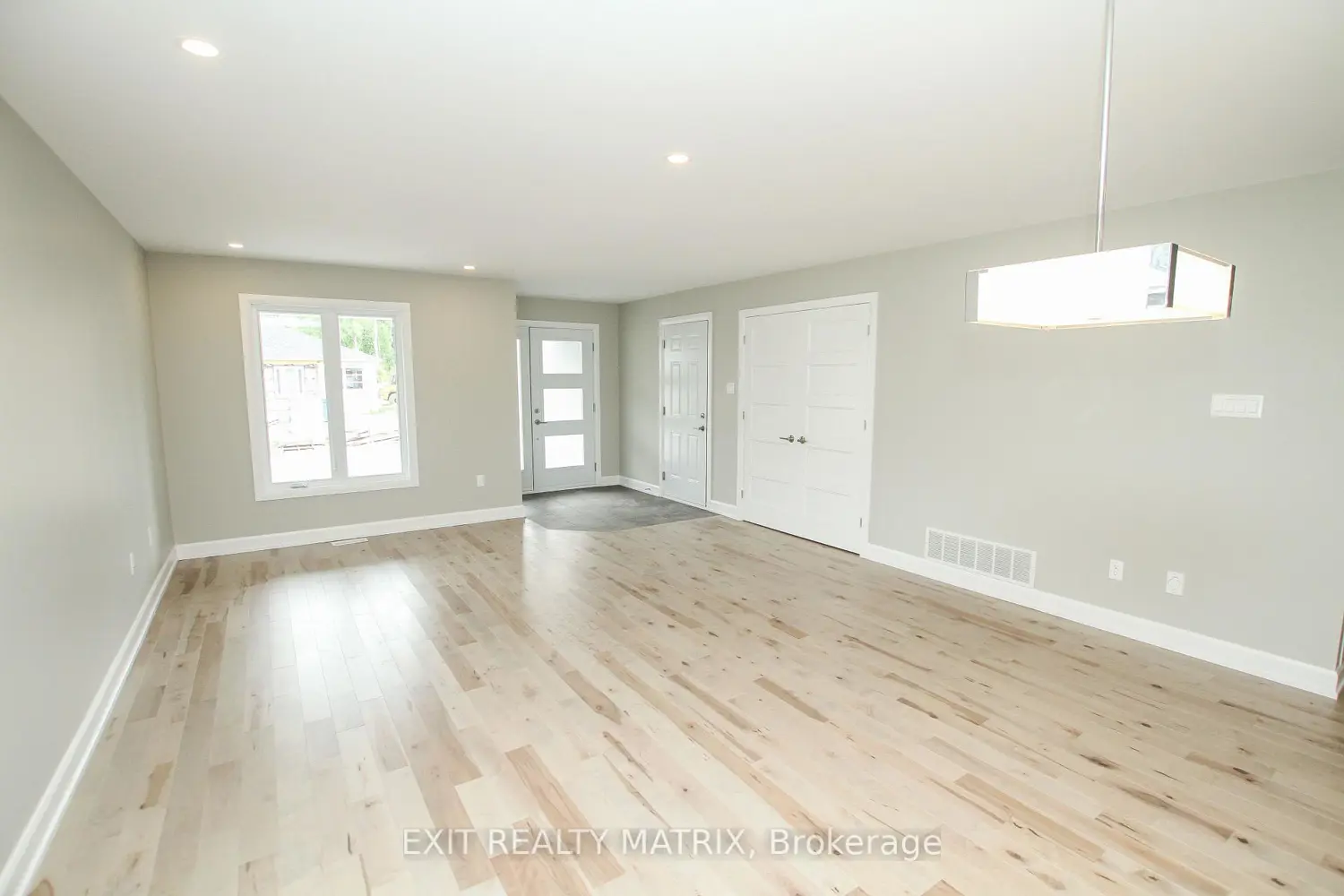 1401 Caroline Court photo 4