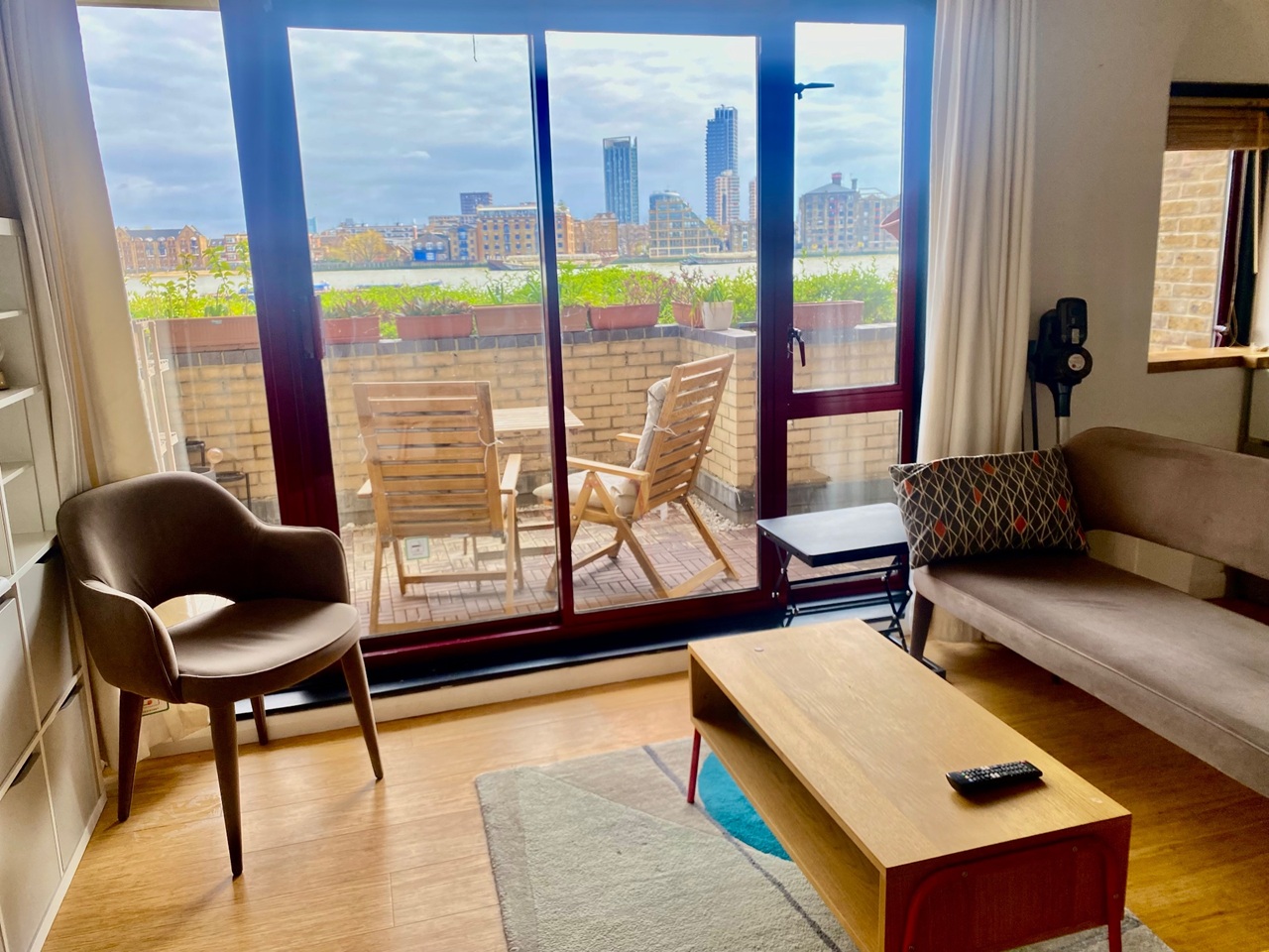 1 Bed Flat, Wapping High St, E1W, N1 7GU photo 3