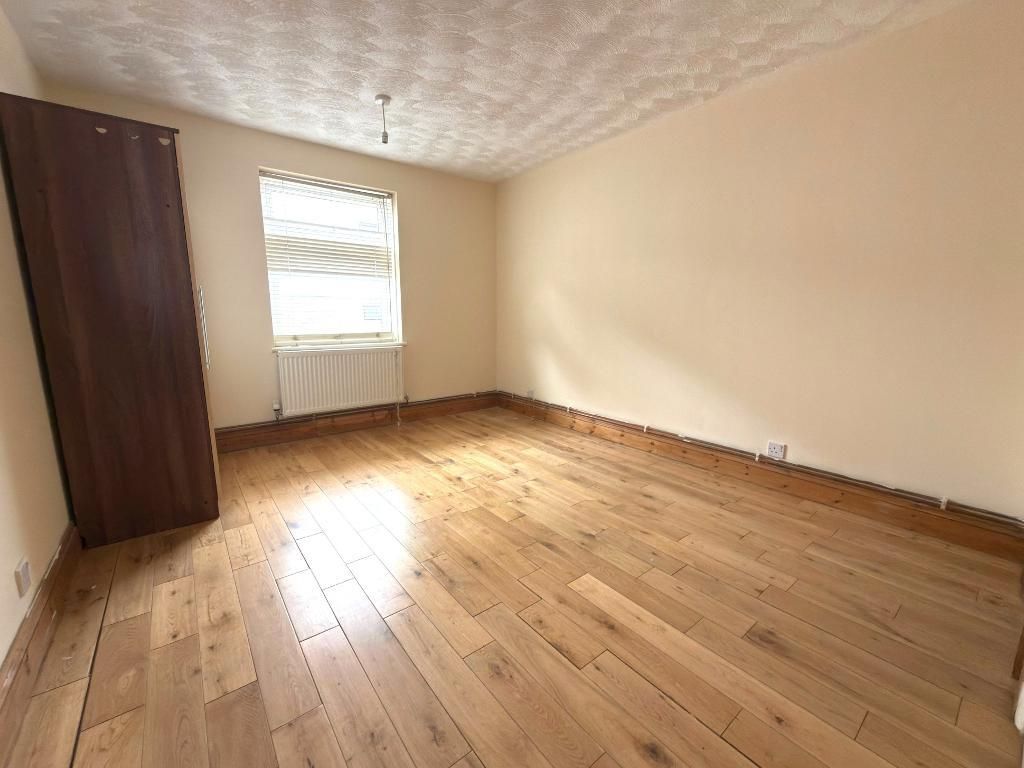 Additional image 4 of 2 bed flat for saleWellington Court, Town Centre, Luton, Bedfordshire LU1
