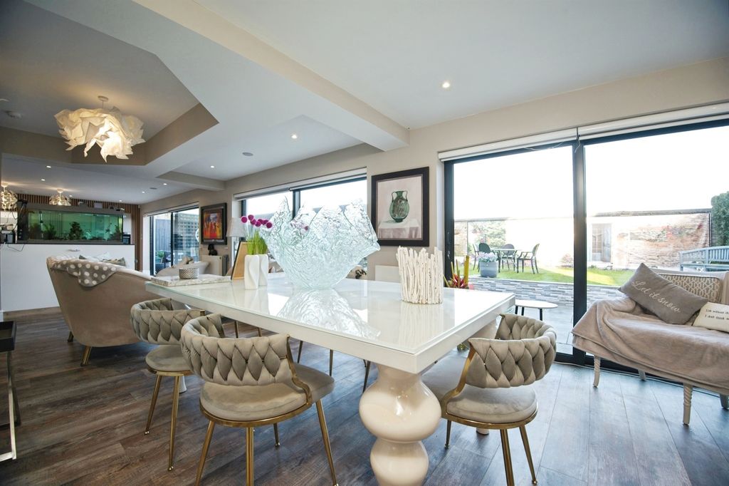 5 bed detached house for saleCliffside, Penarth CF64 photo 5