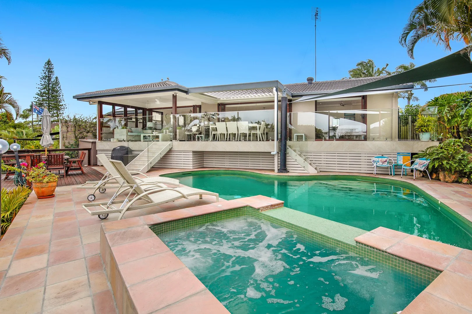 18 Donegal Crescent, Sorrento QLD 4217