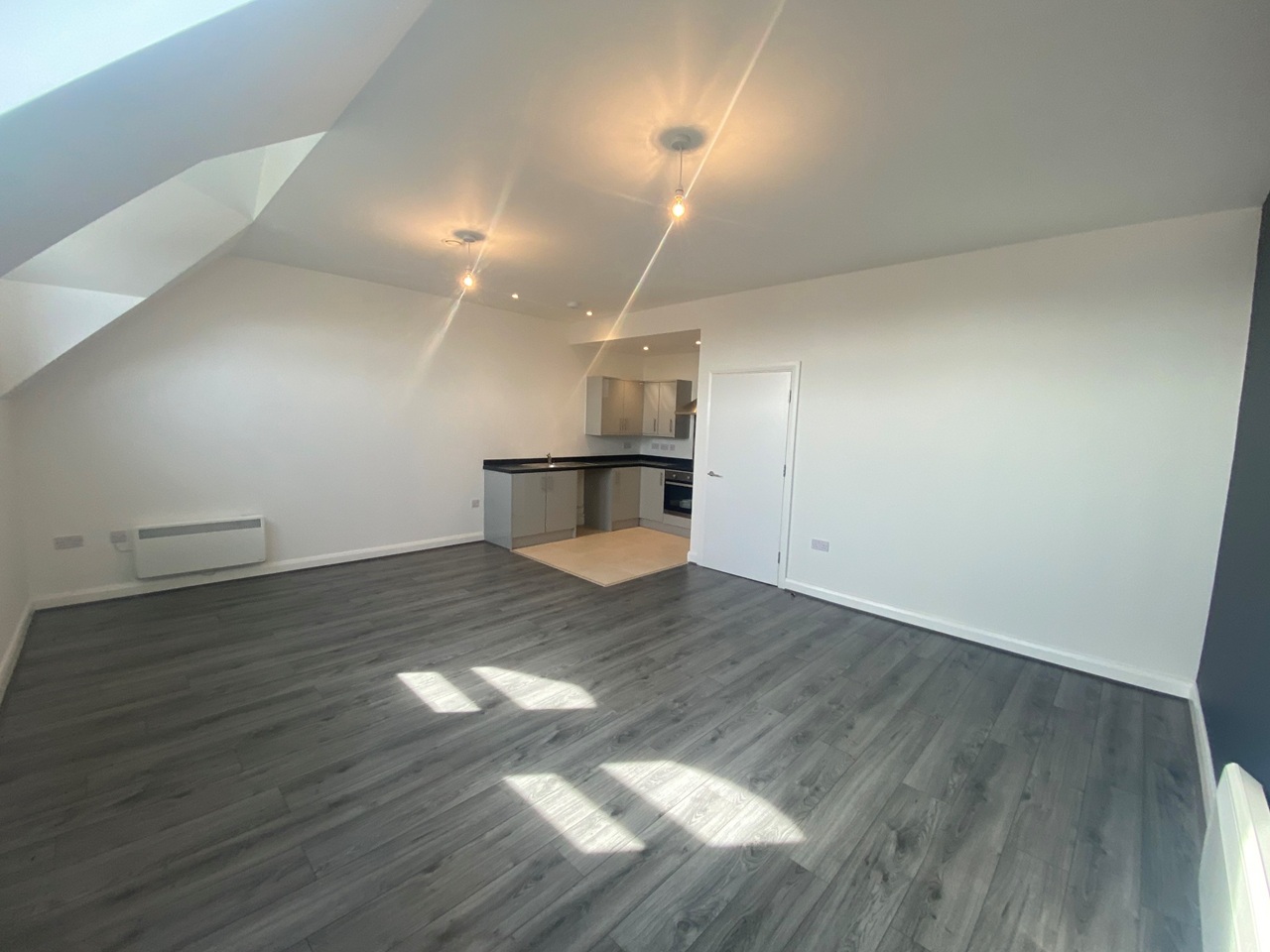 2 Bed Flat, Queens Terrace, M7, N1 7GU photo 4
