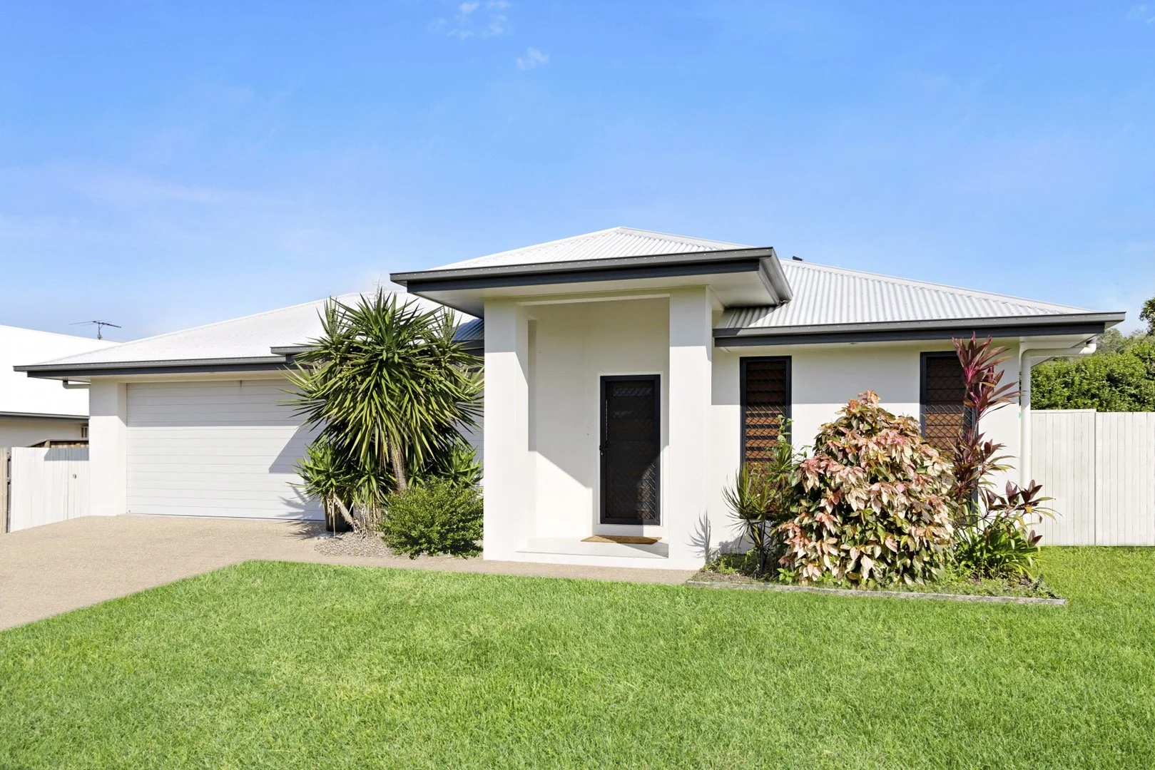 59 Hillock Crescent, Bushland Beach QLD 4818