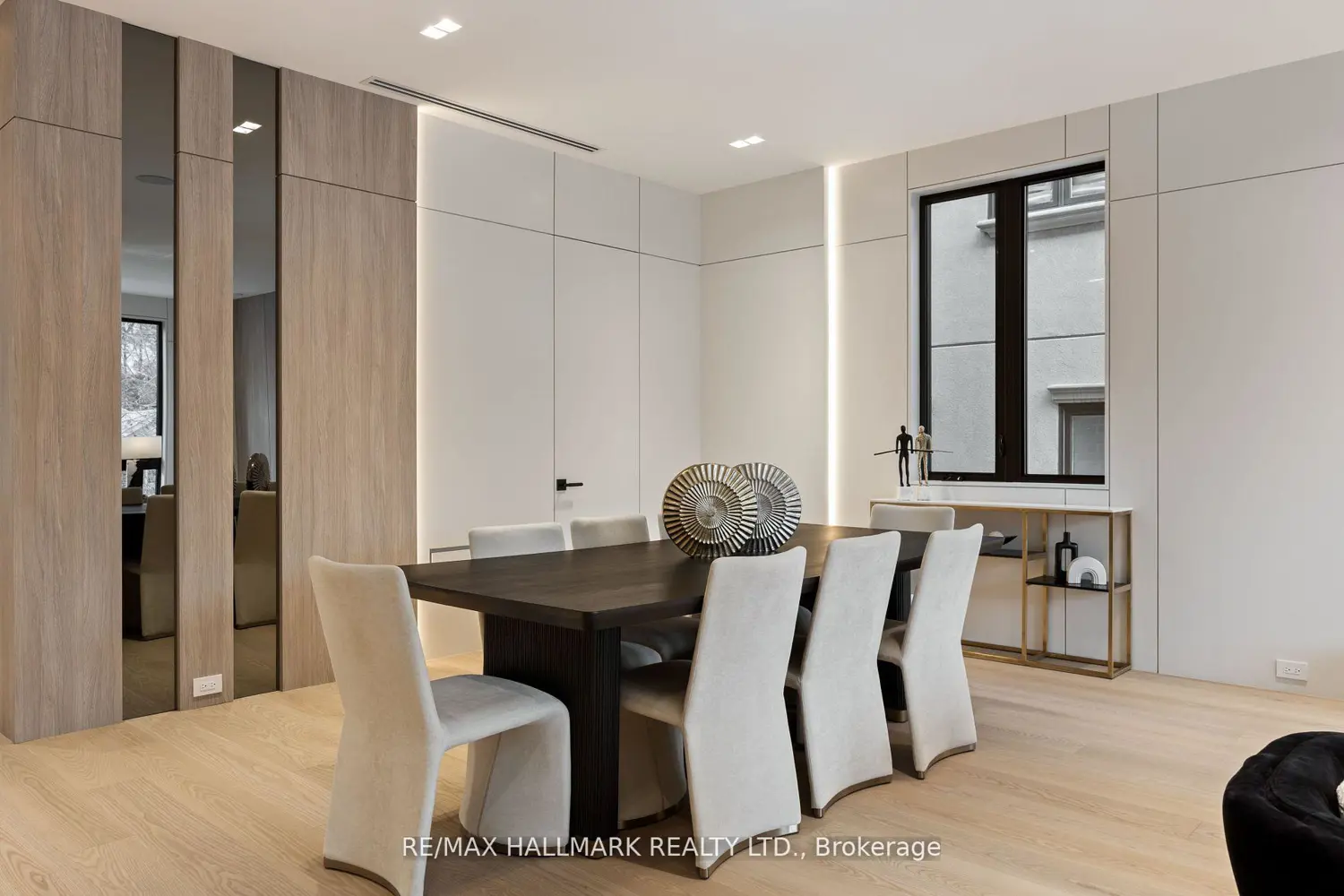 652 Bedford Park Avenue photo 4