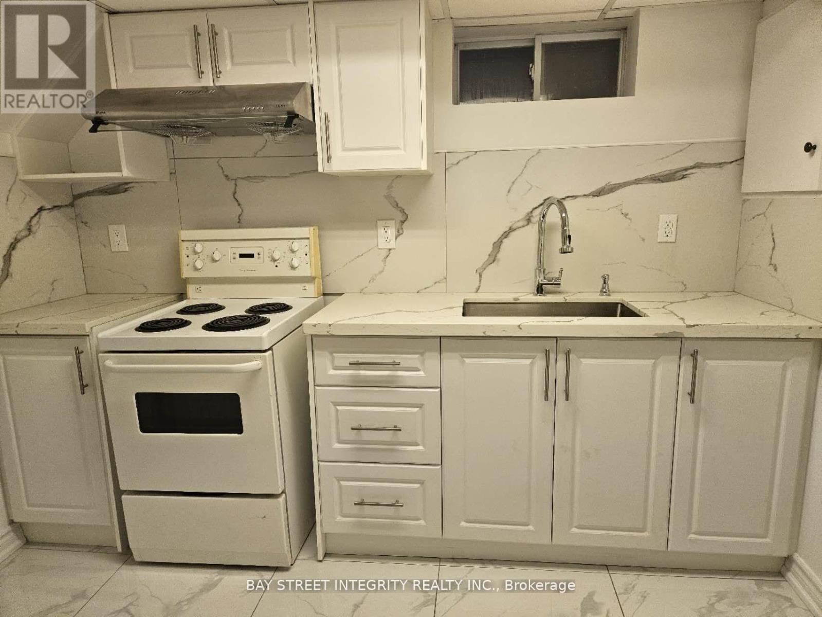 65 Walter Avenue, Newmarket, ON, L3Y2T4