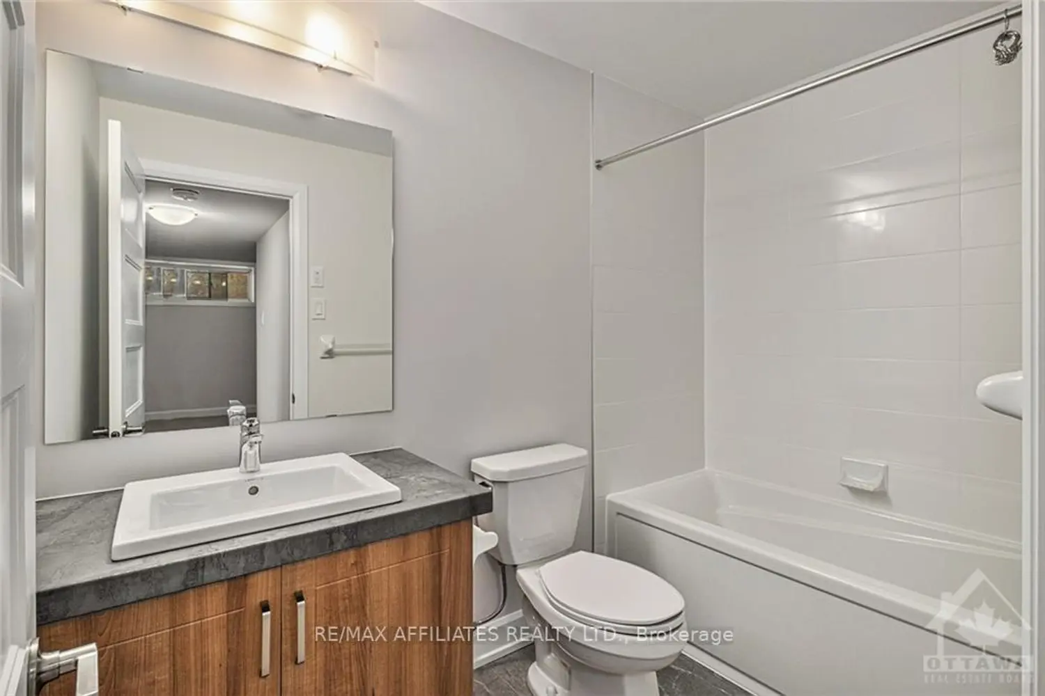 1205 Montblanc Crescent photo 4