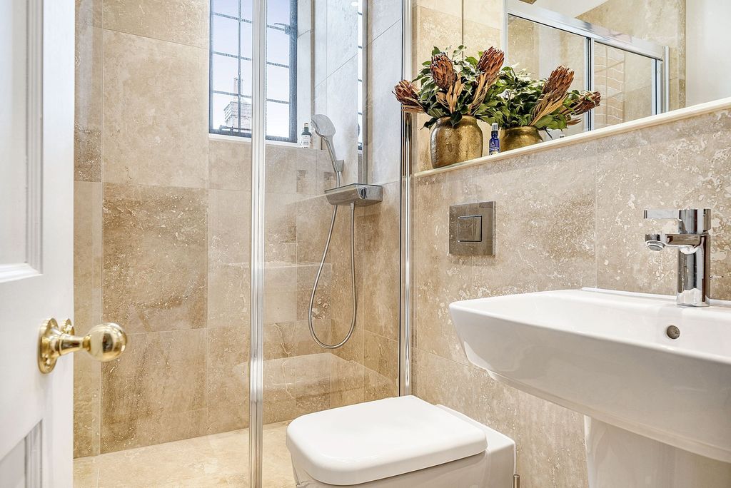 Additional image 15 of 3 bed flat for saleKings Drive, Midhurst GU29