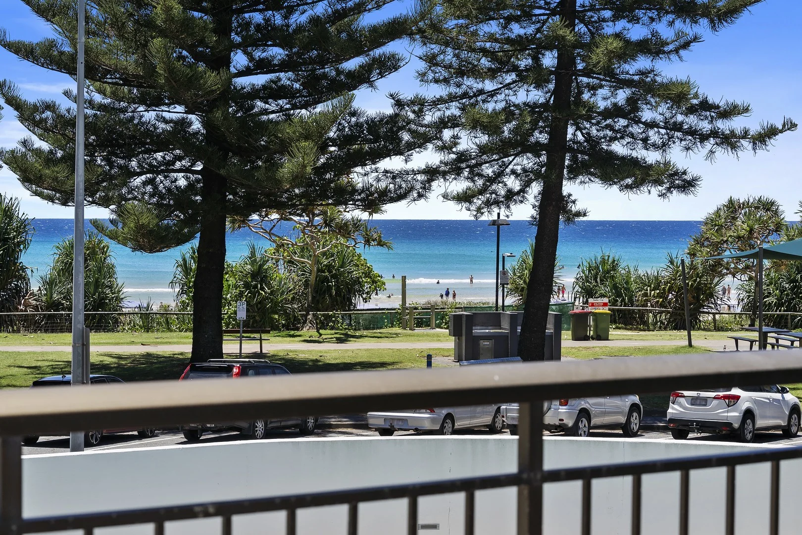 1B/166 Marine Parade, Rainbow Bay QLD 4225