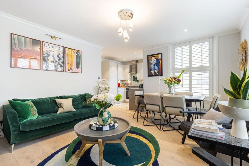 2 bed flat for saleCentral Richmond TW9 photo 5