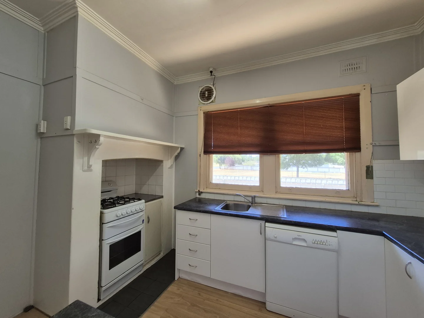 Additional image 3 of 74 Gallipoli St, Temora NSW 2666