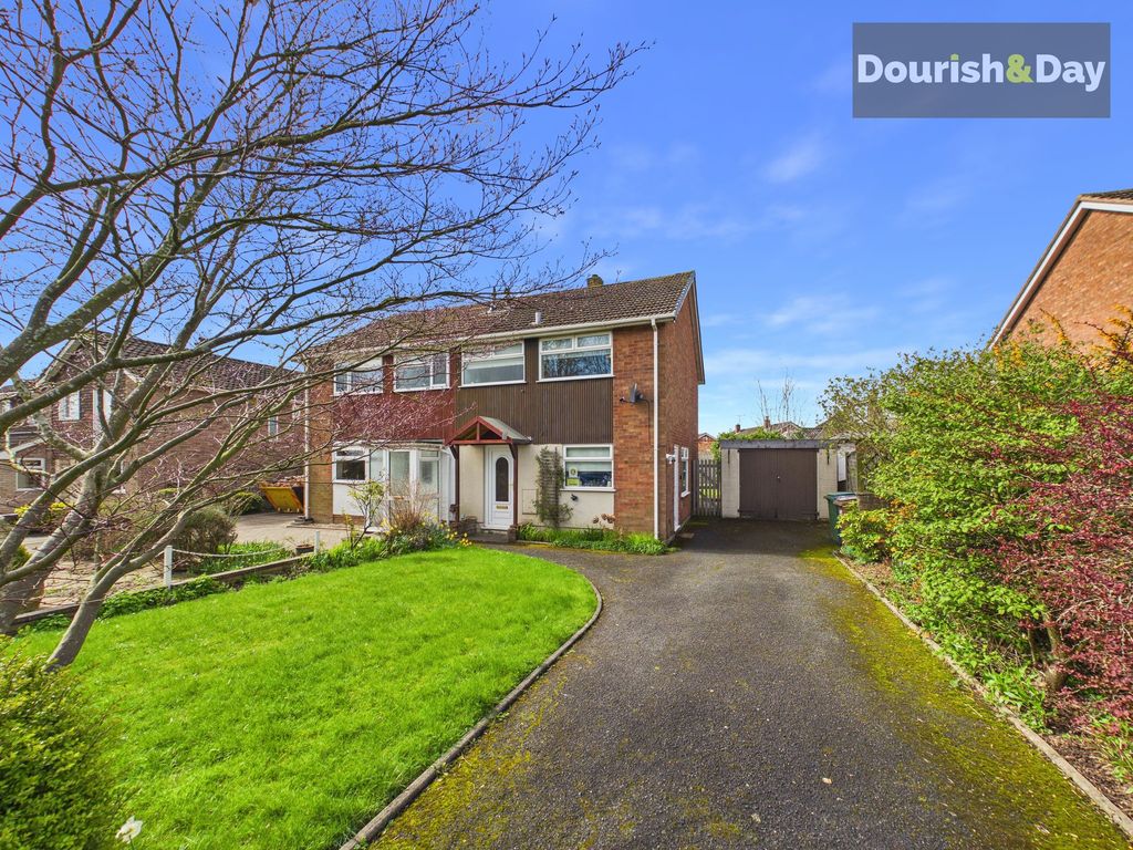 3 bed semi-detached house for saleStone Road, Stafford ST16