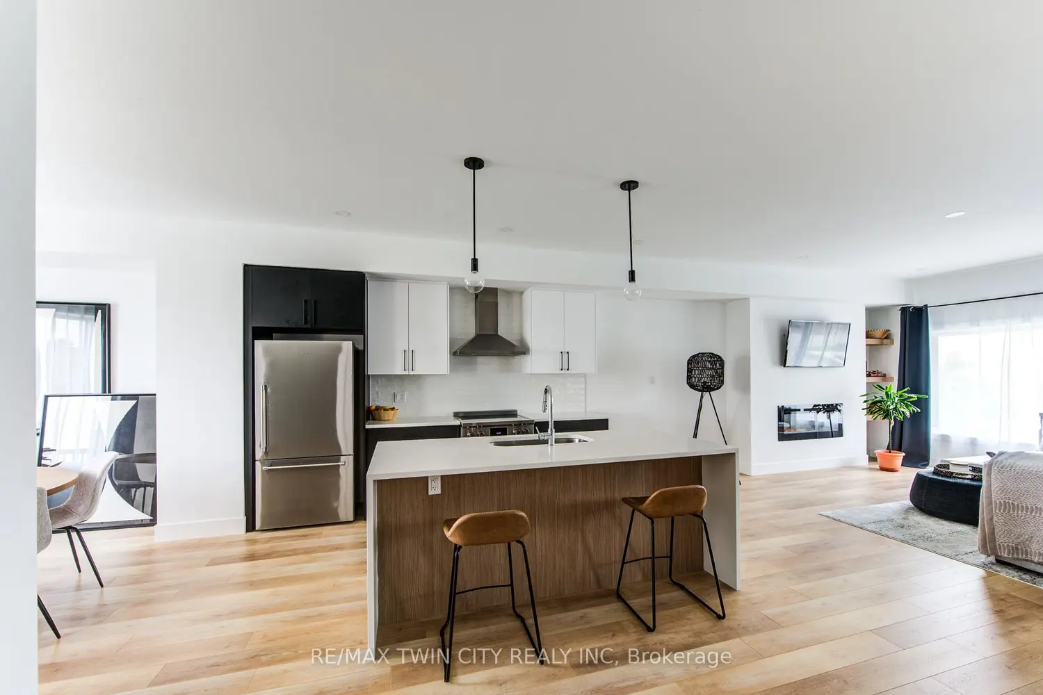 4222 Lismer Lane 14 photo 2