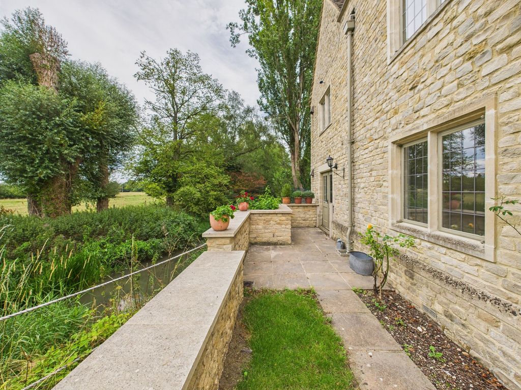 Additional image 14 of 2 bed flat for salePrebendal Court, Station Road, Shipton-Under-Wychwood, Chipping Norton OX7
