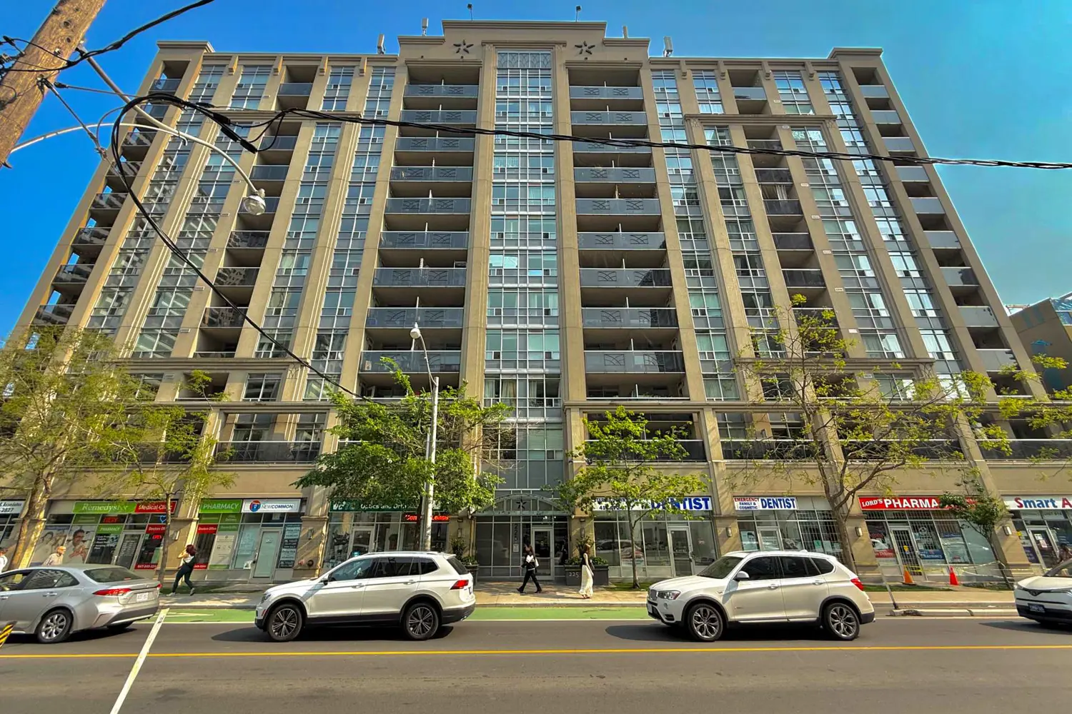 225 Wellesley Street 208