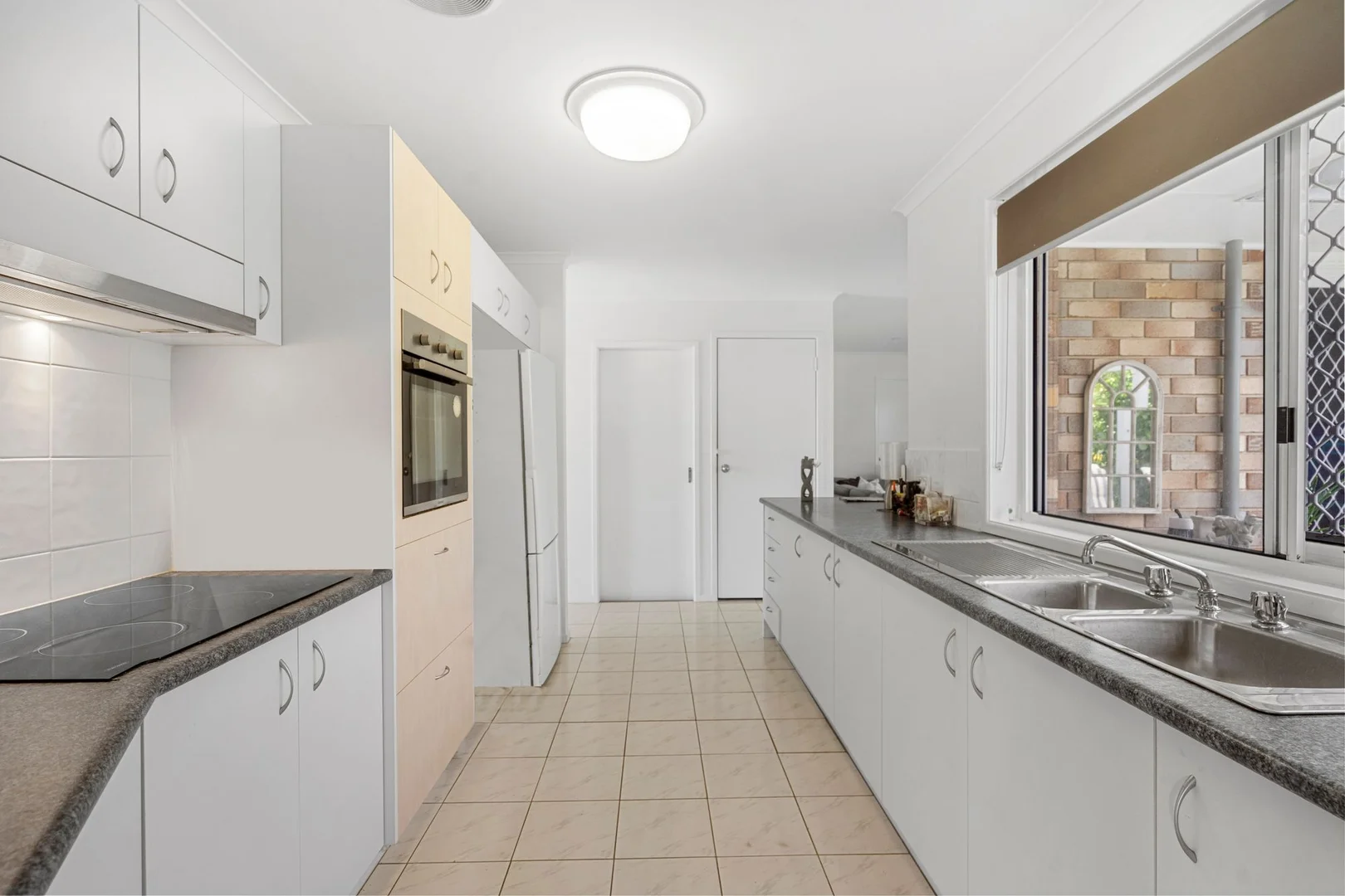 Additional image 6 of 11 Chiltern Place, Sandstone Point QLD 4511