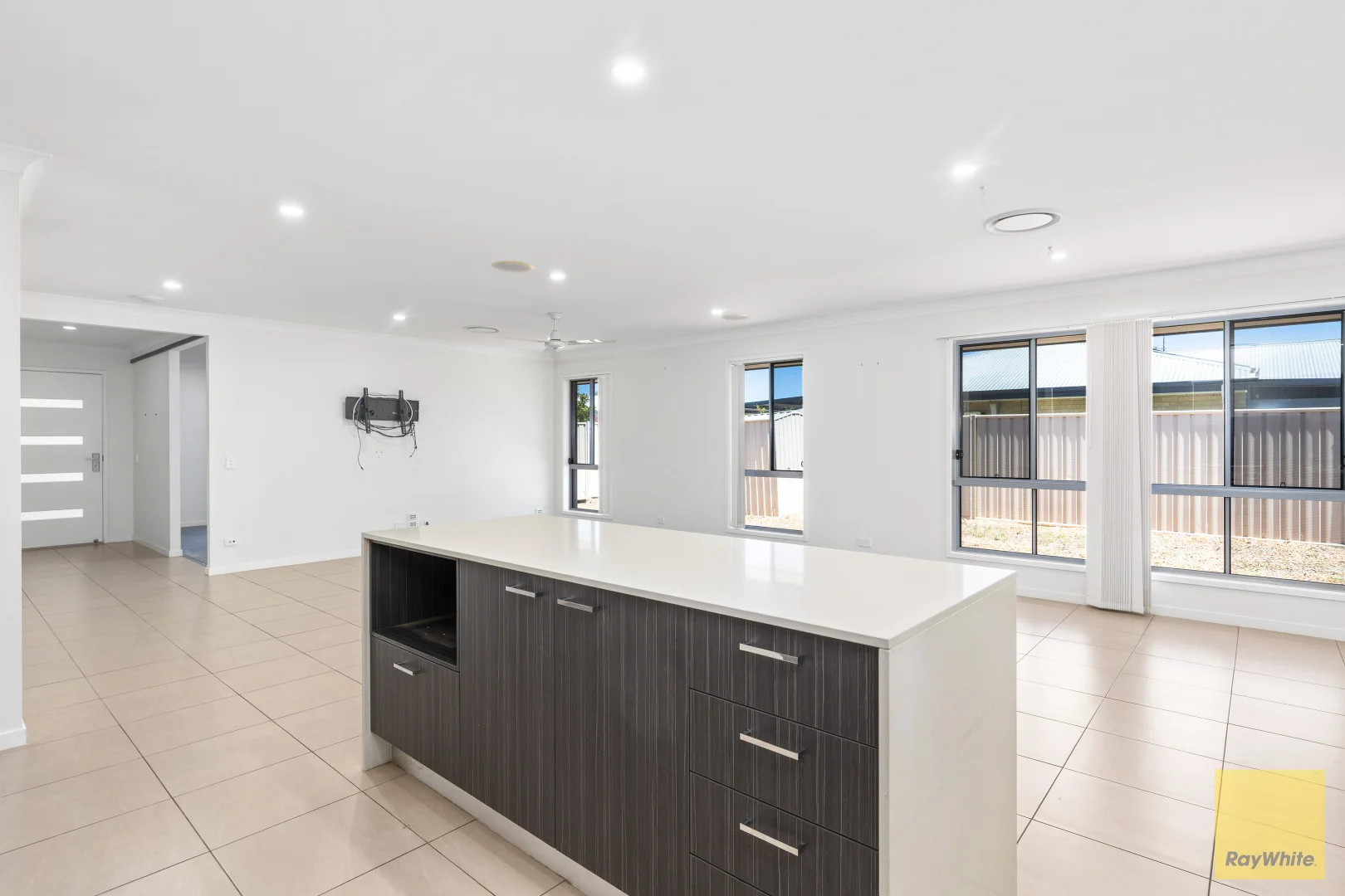 13 Canterbury Road, Emerald QLD 4720 photo 2