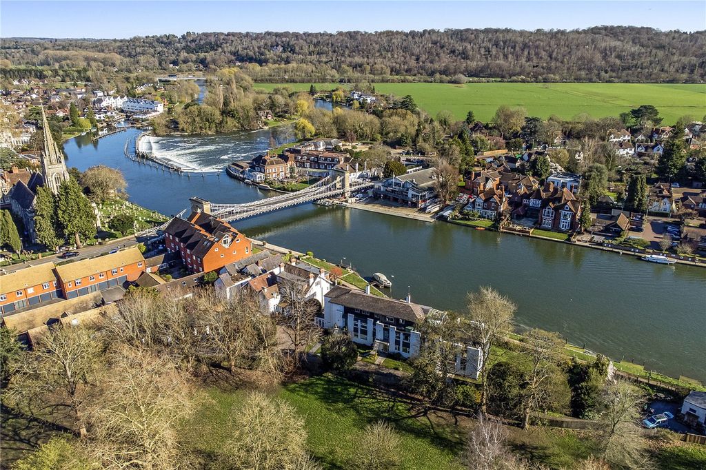 3 bed flat for saleDunstable House, Riverside, Marlow, Buckinghamshire SL7 photo 5