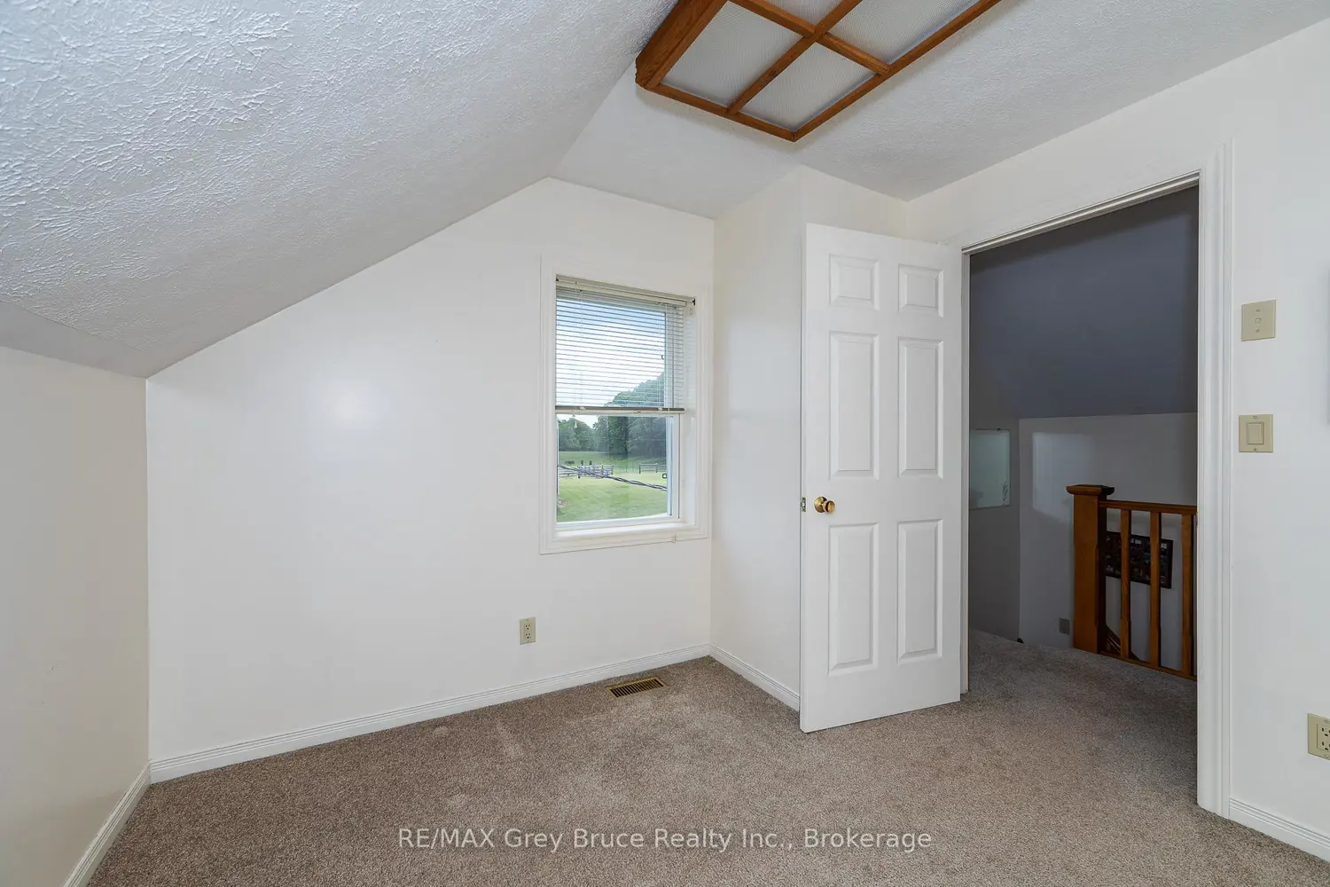 Additional image 12 of 319144 Grey Road 1