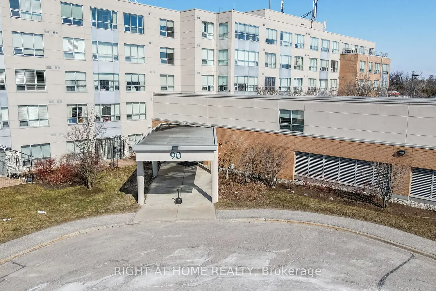 90 Dean Avenue 417