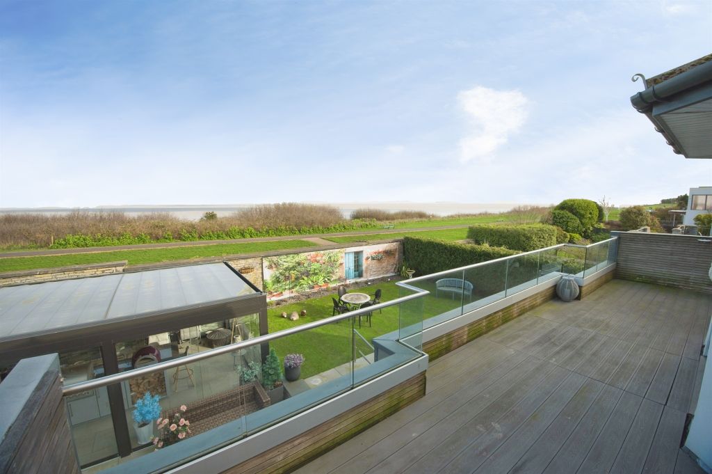 5 bed detached house for saleCliffside, Penarth CF64