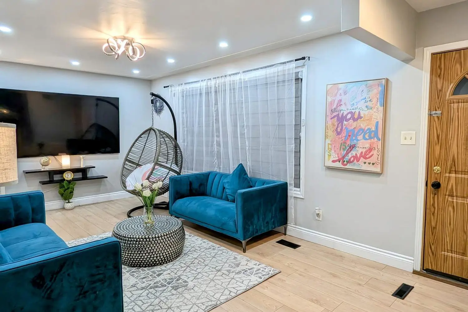 261 Overlea Drive photo 4