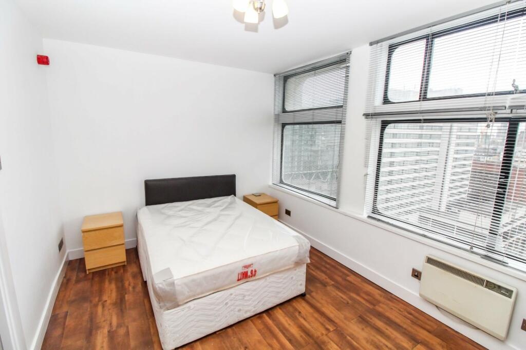 2 Bed Flat, City Heights, M3, N1 7GU photo 5