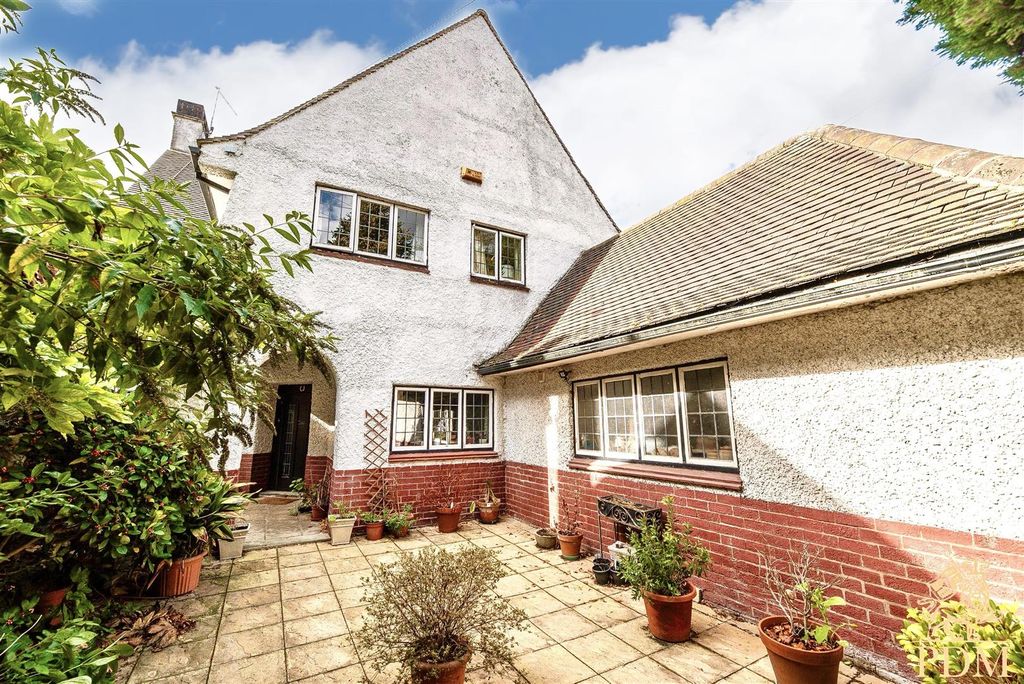 5 bed detached house for saleThorncliffe Road, Nottingham NG3