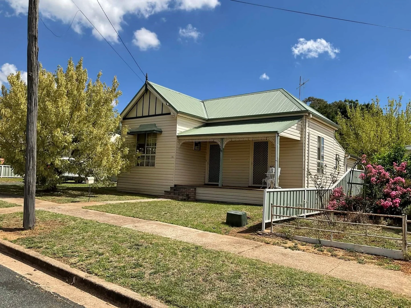 35 East Street, Grenfell NSW 2810