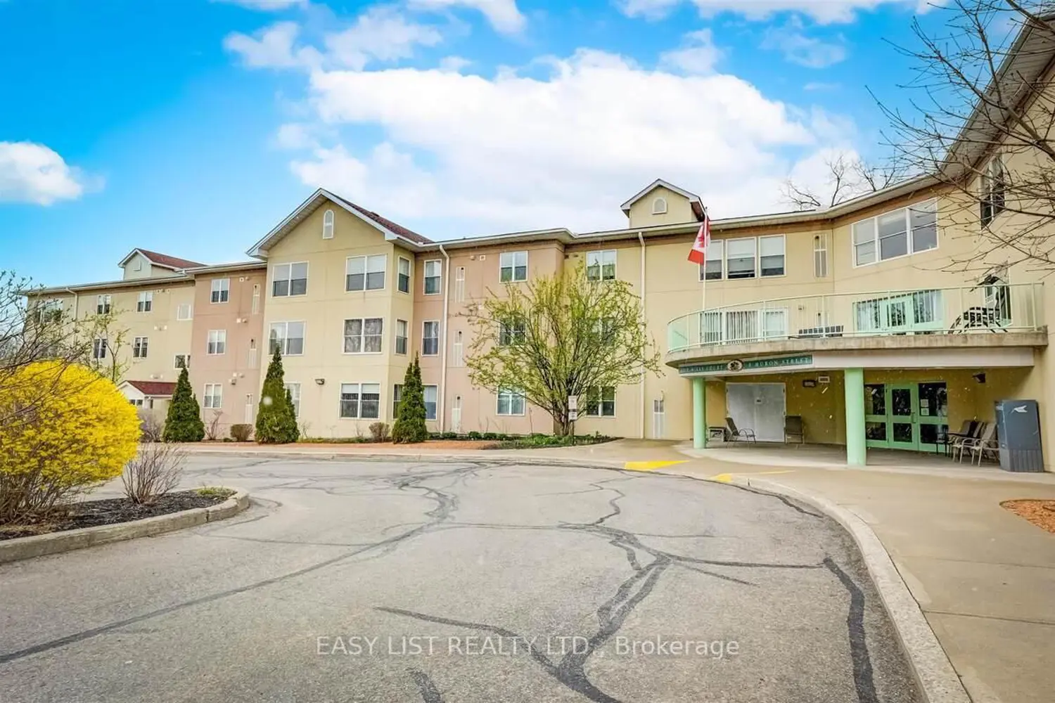 8 Huron Street 311