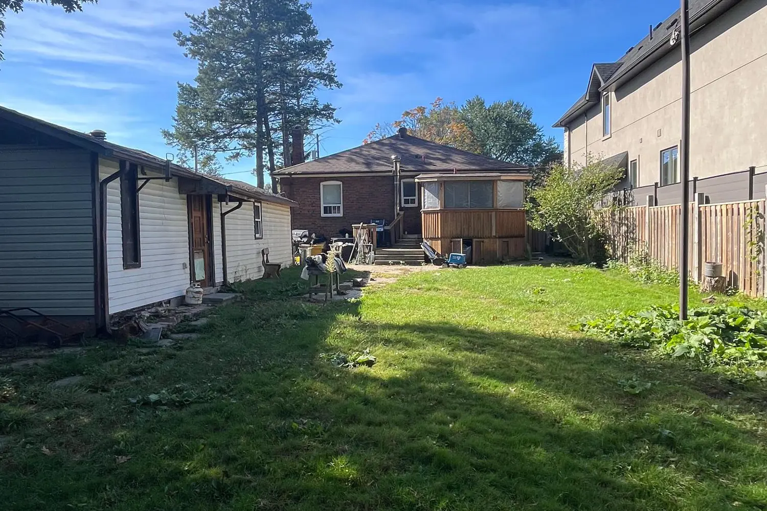 1481 Myron Drive photo 4