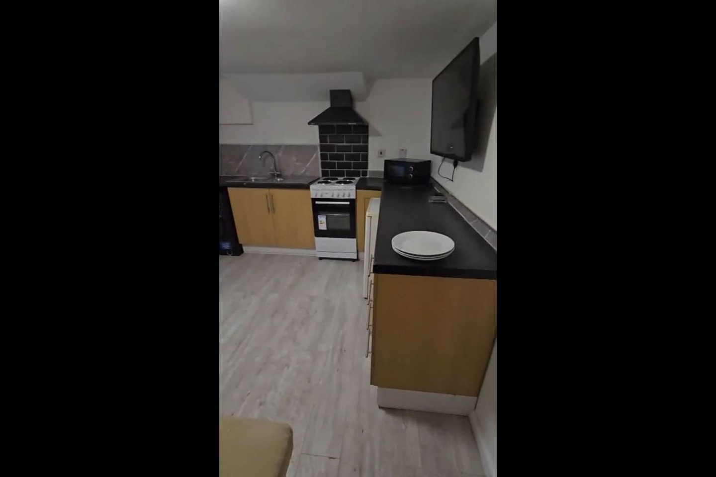 1 Bed Flat, Lower Road, SE16, N1 7GU photo 3